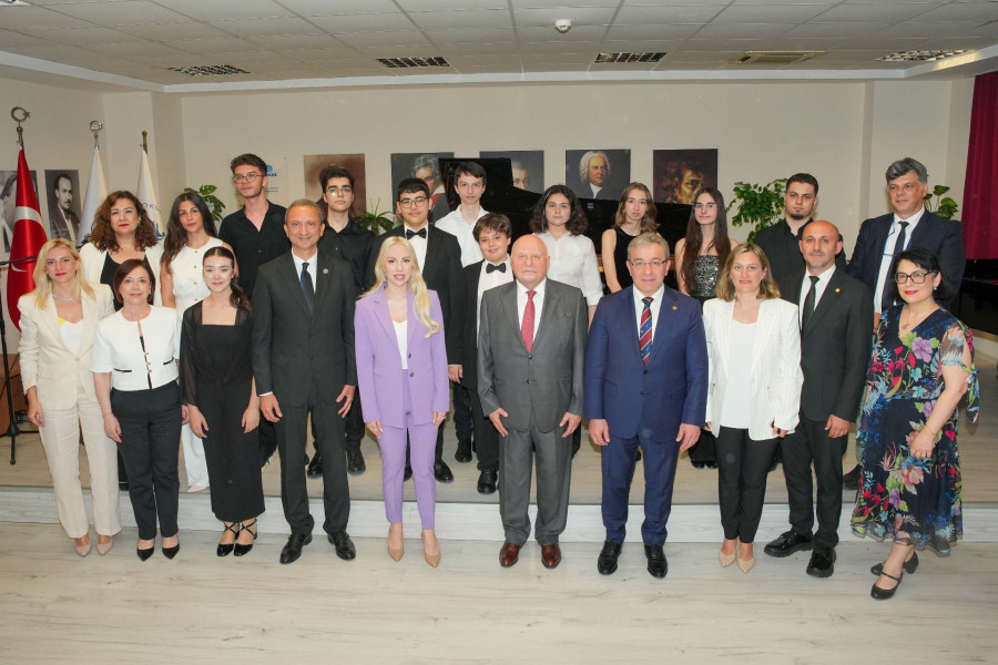 Steinway & Sons Piyanosu DEÜ Devlet Konservatuvarı'nda
