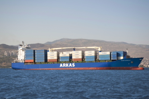 Arkas Line, Rusya Bağlantısını St. Petersburg Üzerinden Sürdürüyor