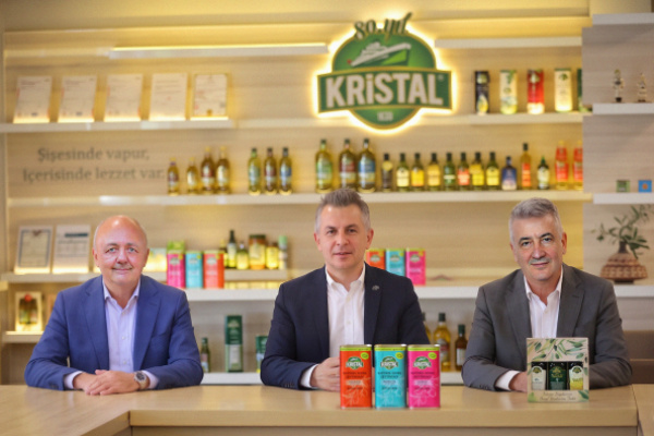 Kristal, Türkiye’de Büyürken Üç Ülkedeki Üretim Gücüyle Dünya Raflarındaki Yerini Koruyor