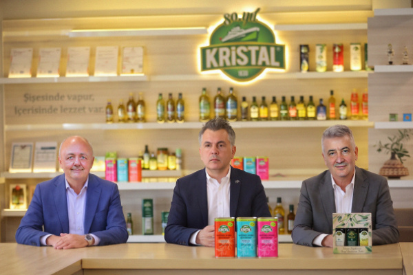 Kristal, Türkiye’de Büyürken Üç Ülkedeki Üretim Gücüyle Dünya Raflarındaki Yerini Koruyor