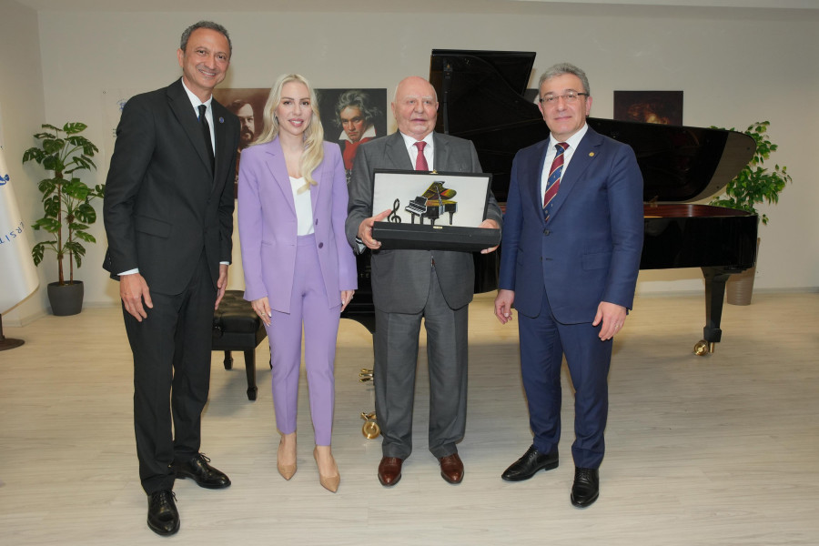 Steinway & Sons Piyanosu DEÜ Devlet Konservatuvarı'nda